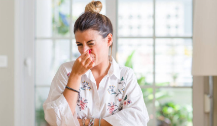 ¡Insólito! Una mujer demandó a su esposo por no bañarse: ahora este tendrá que indemnizarla con 16 mil dólares